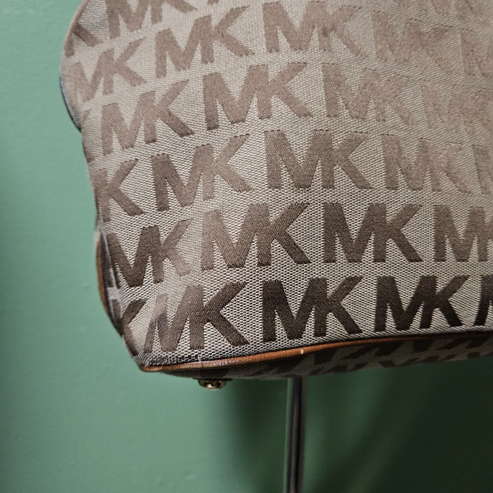 MICHAEL‎ KORS BROWN MEDIUM CARRYALL TOTE JET SET TRAVEL GRAPHIC LOGO BAG - Picture 11 of 16